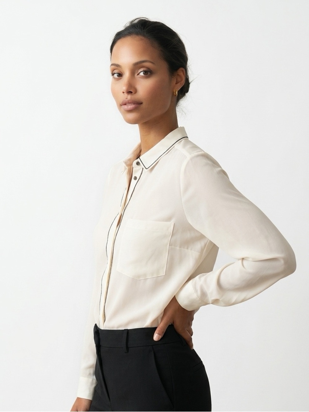 ✌️4 for $20✌️ RW&Co blouse with micro beading